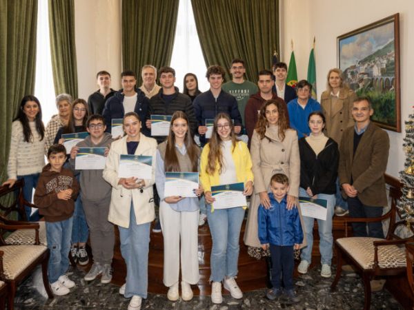 1737412689cmnordeste2_Camara_entrega_Premio_de_Merito_a_17_alunos_do_ensino_ superior.jpg